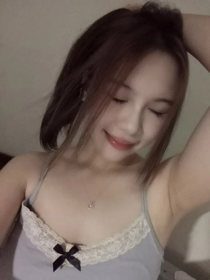 Anh chàng này thật tuyệt vời~ Anh ta đã ngoại tình với chị dâu của mình vào những năm 2000. Cô bồ nhí ngây thơ mặc đồng phục JK và quan hệ tình dục mà không dùng bao cao su...