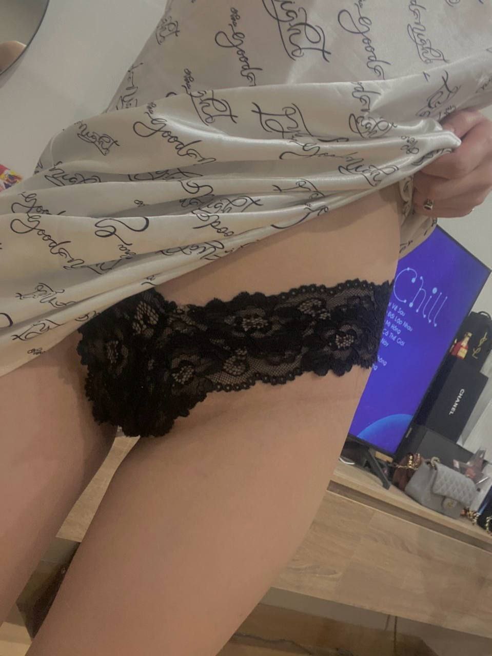 Bà mẹ trẻ gạ xxx bạn của con trai